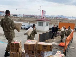 Kars'tan deprem bölgesine yardım ve destekler sürüyor