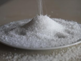 Aşırı tuz tüketimi kalp hastalığı, felç ve erken ölüm riskini artırır