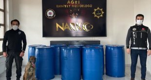 Ağrı'da 1 ton 982 kilogram sıvı metamfetamin ele geçirildi