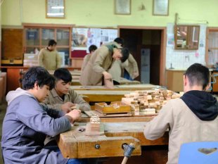 Meslek liseliler depremzede çocuklar için oyuncak üretiyor