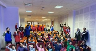 Depremzede çocuklar için sinema günü etkinliği