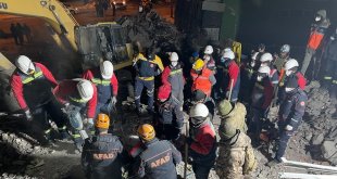 Yıkıntıların arasından 9 vatandaşı sağ kurtaran AFAD ekipleri o anları anlattı: ''Ailemizi ikinci plana bıraktık''