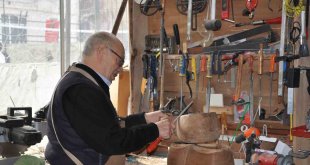 Karslı sanatçı baba mesleğini öğretecek çırak bulamıyor