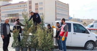 Depremde hayatını kaybeden sağlıkçıların anısına fidan dikildi
