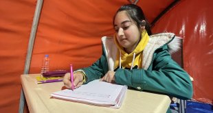 Depremzede öğrenciler 'Mehmetçik Okulu'yla geleceğe hazırlanıyor