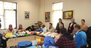 Toplum Ruh Sağlığı hastaları kendi elleriyle depremzedeler için ürünler yapıyor