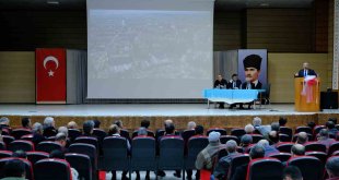 Erzincan'da 'Deprem ve Yaşamak' paneli düzenlendi