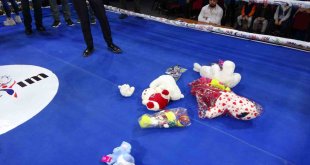 Ünlü sunucu Tarık Sayın: "Ringe atılan oyuncaklar bizi duygulandırdı"