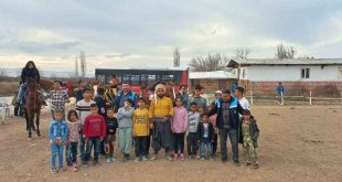 Depremzede çocuklara moral etkinliği