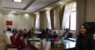 Uzundere Müftülüğü 4-6 yaş öğrencileri kumbaralarındaki parayı deprem bölgesine gönderdi