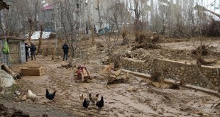 Bitlis'te gölet setinin yıkılması sonucu mahallede hasar oluştu