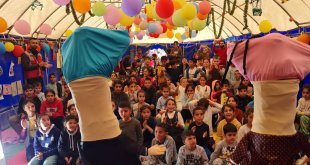 Bingöl'ün tiyatro ekibi, Adıyaman'daki çadır kentte çocukları eğlendirdi