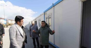 Erciş Belediyesinden deprem bölgesine 60 konteynır ev desteği