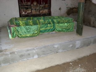 Definecilerin talan ettiği türbede tadilat başladı