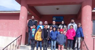 Işık, köy okullarını ziyaret etti