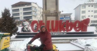 Alman gezgin bisikletiyle çıktığı dünya turunda 5 bin kilometre pedal çevirip Erzincan'a geldi