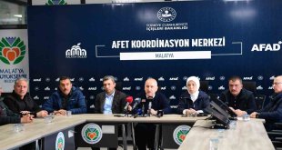 Bakan Karaismailoğlu: "Yüzyılın en büyük felaketini, yüzyılın en büyük dayanışması ile aşacağız"