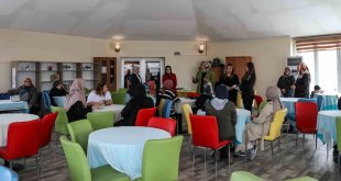 Van'daki depremzede kadınlar '8 Mart'ta unutulmadı