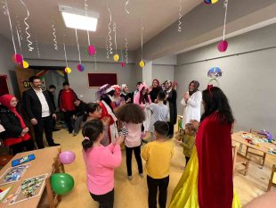 Atatürk Üniversitesi, depremzede çocuklar için oyun odası oluşturdu