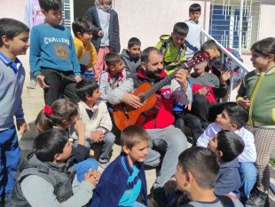 Depremzedelere yönelik psikososyal destek sürüyor