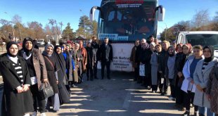 AK Partili kadınlardan 170 koli mutfak seti yardımı