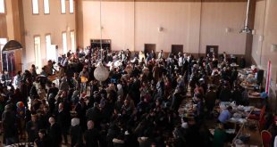 Depremzedeler için hayır çarşısı kurdular