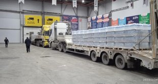 Büyükşehir'in deprem bölgesine yardımları sürüyor