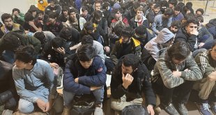 Ağrı'da 136 düzensiz göçmen uçakla Afganistan'a gönderildi