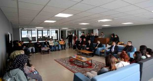 Prof. Dr. Karabulut, depremden etkilenen öğrencileri ziyaret etti