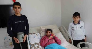 Yaşları küçük ama gönülleri büyük, kumbaralarını depremzedeler için bağışladılar