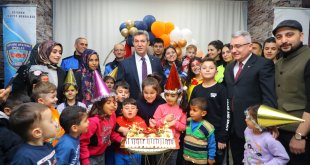 Erzurum'da depremzede çocuklara polislerden moral etkinliği