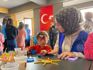 Gençlik Merkezinden depremzede çocuklara moral ziyareti