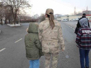 Iğdır'da sevgi evlerindeki çocuklar jandarmaya misafir oldu