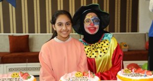 Depremzede Cemre'ye sürpriz doğum günü