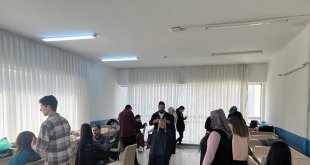 Gönüllü kuaförler depremzedelerin saç ve cilt bakımını yaptı