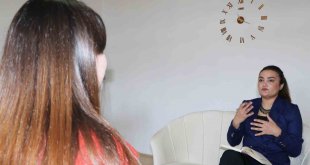 Psikolog Altınay; Depremzedelere, 'Neler yaşadın. Enkaz altında kaldın mı? diye sormayın