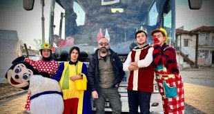 Depremzede çocuklara moral