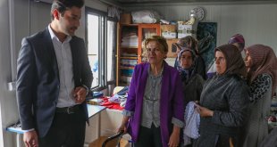 Malatya'da depremzede kadınlar üreterek afetin etkisini unutmaya çalışıyor