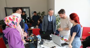 Ağrı Milli Eğitim Müdürü Kökrek, geleceğin bilim adamlarının ürettiği robotları inceledi