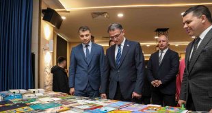 Vali Balcı: '1,5 milyon kitabı Vanlılarla buluşturduk'