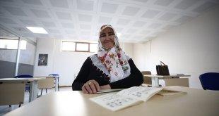 Depremzede 55 yaşındaki kadın okuma yazmayı barındığı KYK yurdunda öğrendi