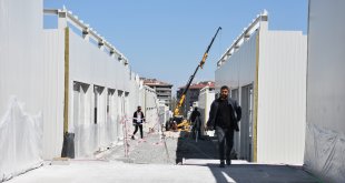 Malatya'da depremzede esnafa binin üzerinde konteyner iş yeri teslim edildi