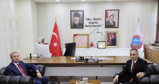 Ağrı Milli Eğitim Müdürü Kökrek'ten, Başkan Karadoğan'a hayırlı olsun ziyareti