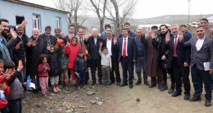 Başkan Sekmen Tekman'a çıkarma yaptı