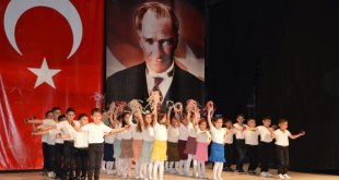 Tatvan'da, 23 Nisan Ulusal Egemenlik ve Çocuk Bayramı coşkuyla kutlandı