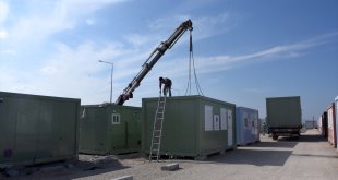 Katar'dan gelen konteynerlerden 743'ü Malatya'daki depremzedeler için kuruldu