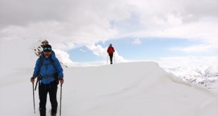 Van'da dağcılar Mengene Dağı'na tırmandı
