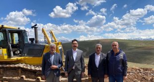 Ağrı Hamur'daki Köylerde Yol Çalışmaları Devam Ediyor