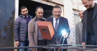 Kaynak yapıp, ekmek pişirdi