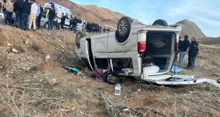 Erzurum'da kamyonetin takla atması sonucu 3 kişi yaralandı
